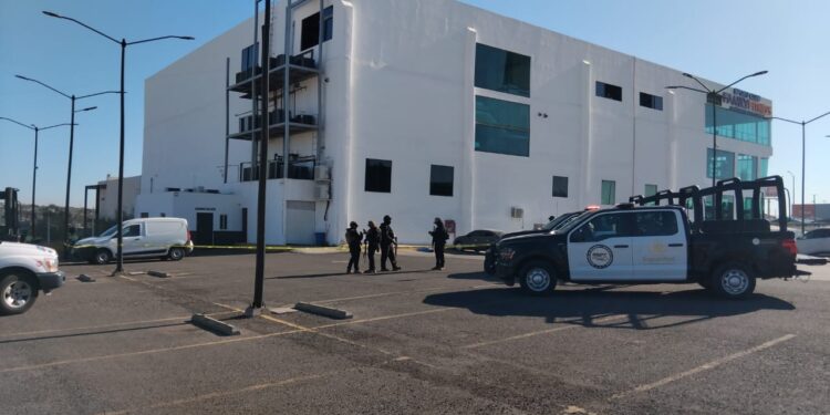 Asesinan a dos jóvenes con fusiles AK-47 en Montebello