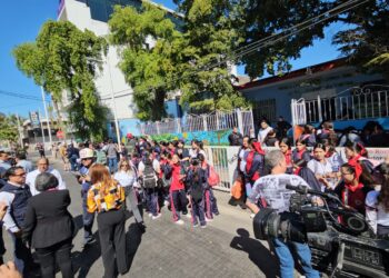 Lesionados 23 alumnos por picaduras de abejas en secundaria y jardín de niños en Culiacán