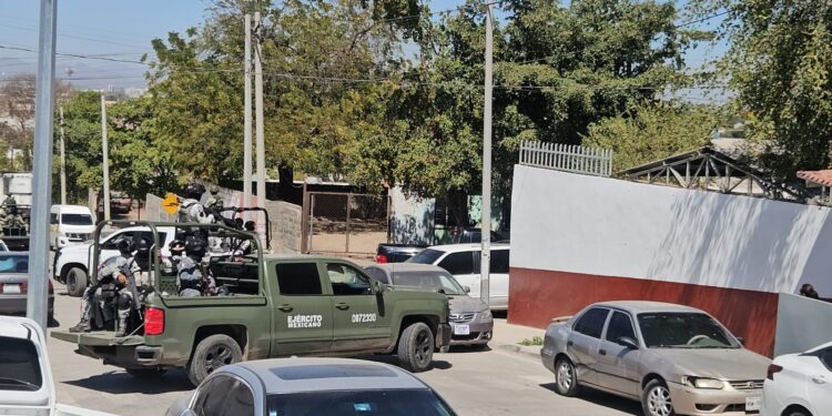 Denuncian presencia de menores armados y un herido en una secundaria provoca movilización de las autoridades