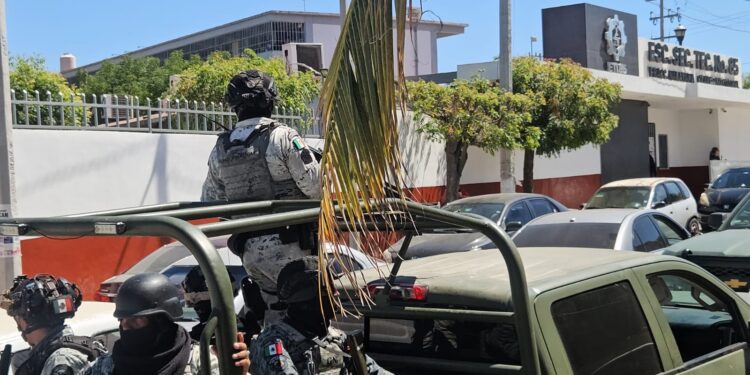 Tres personas asesinadas, tres robos de vehículos y un hombre privado de la libertad, se registraron ayer en Sinaloa