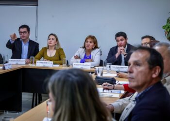 Presentan ante Diputados, avances del crédito por 2,300 mdp y licitación del programa de obras
