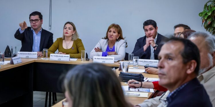 Presentan ante Diputados, avances del crédito por 2,300 mdp y licitación del programa de obras