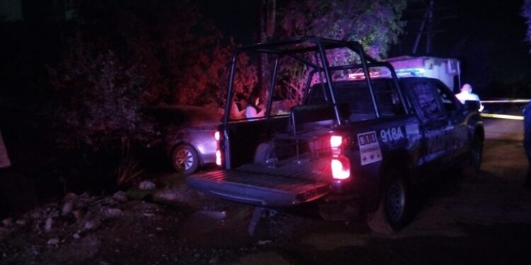 Fallece vecino de El Diez al caerle encina la camioneta que reparaba