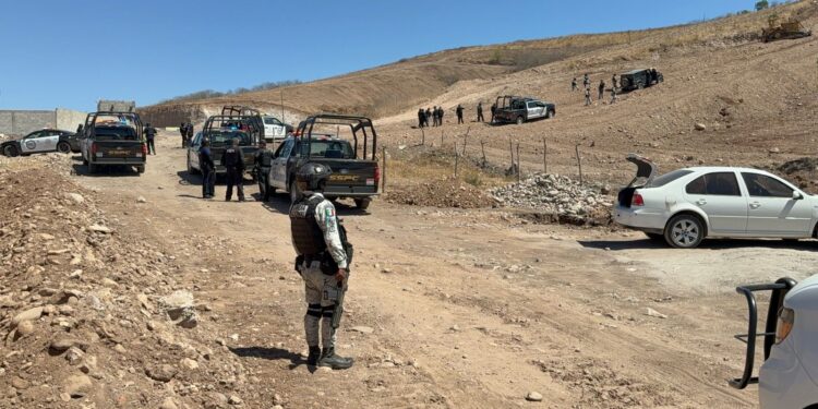 Persecución y balacera deja un detenido y una camioneta asegurada