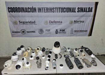 Realizan operativo para el retiro de cámaras de videovigilancia irregulares en Villa Juárez, Navolato