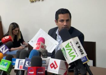 Diputado de Morena aclara que no se “colgaban de la luz” en plaza donde es socio en Mazatlán