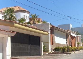 Ataques a balazos a residencias de presuntos liderderes del narcotráfico en Culiacán
