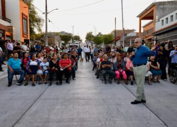 “Toda obra que realizamos, es para ayudar a la gente más necesitada” afirma el Gobernador Rubén Rocha a colonos de Culiacán