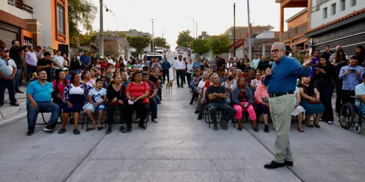 “Toda obra que realizamos, es para ayudar a la gente más necesitada” afirma el Gobernador Rubén Rocha a colonos de Culiacán