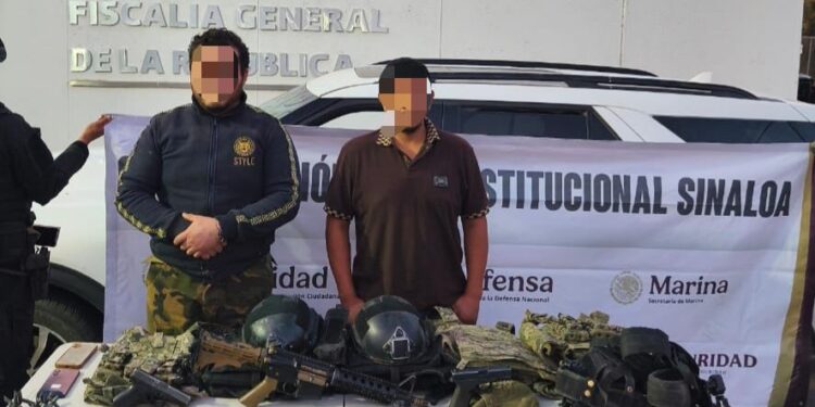 Detienen a dos civiles armados con camioneta robada en Culiacán