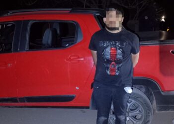 En La Guamuchilera, detienen a civil armado y asegura camioneta con reporte de robo