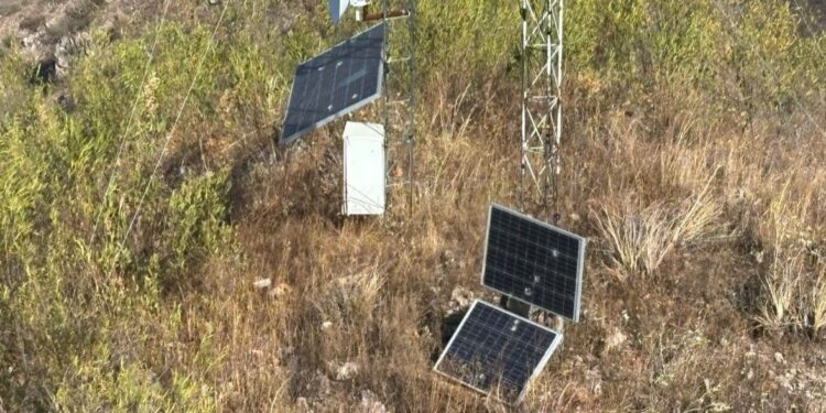 El Grupo Interinstitucional deshabilita antenas inhibidoras de frecuencia, asegura vehículos, armas y campamentos usados por la delincuencia en Cosalá y Escuinapa