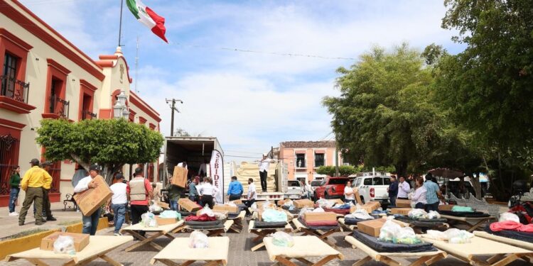 Gobierno de Sinaloa entregó apoyos a familias desplazadas que residen temporalmente en la cabecera de San Ignacio: SEBIDES