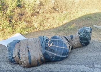 Abandonan a una persona encobijada en “La 20”