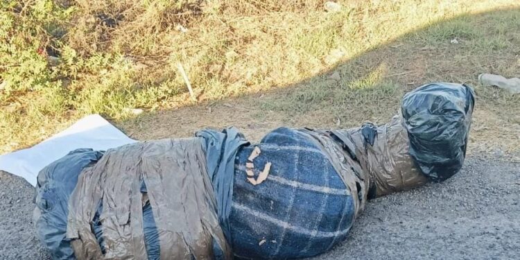 Abandonan a una persona encobijada en “La 20”