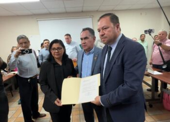 Se dirigirá la UAS con humanismo y de manera integral: Madueña al concretar su registro en busca de la reelección