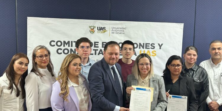 Tras entregar documentos, Deniss Azucena Díaz concreta su registro como candidata a rectora de la UAS