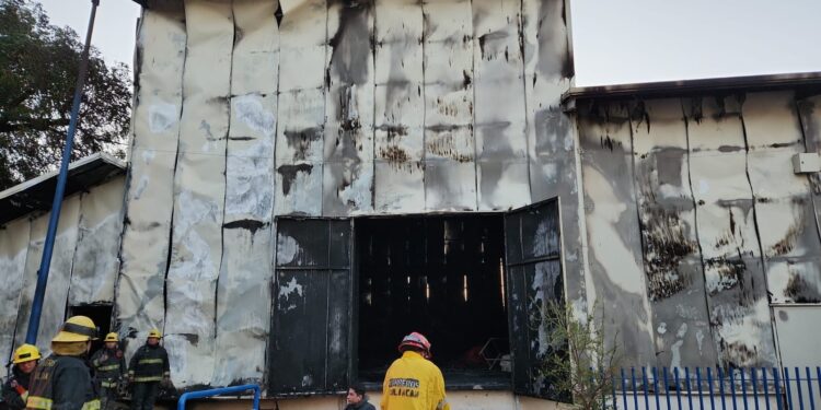 Se quema el teatro universitario durante la madrugada