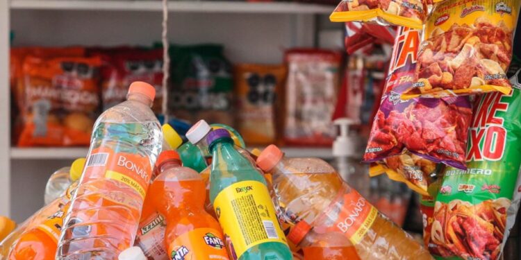 A partir de este lunes no se permite comida chatarra en escuelas; Papás avalan medida de la Federación