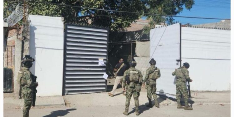 Aseguran toma clandestina de hidrocarburo, un arma, cartuchos, municiones y un vehículo en Mazatlán