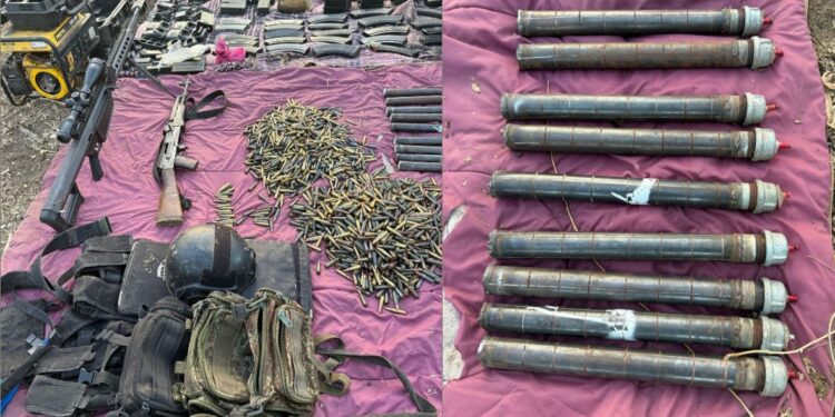 Asegura artefactos explosivos, dron y armamento en Rosario, Sinaloa