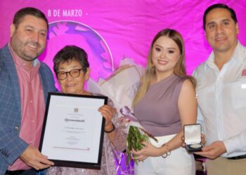 José Paz López conmemora el Día Internacional de la Mujer y reconoce a tres badiraguatenses