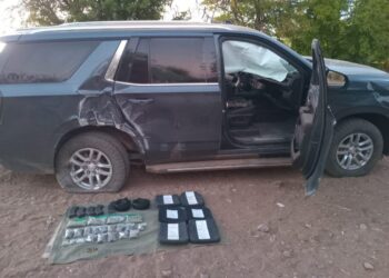 Grupo Interinstitucional asegura camioneta con presunta droga, municiones y equipo táctico en Culiacán