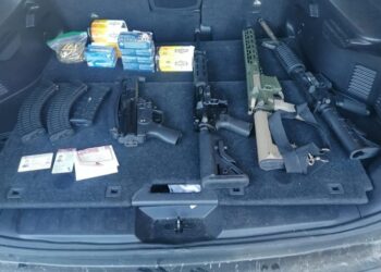 Capturan a presunto gatillero con armas, cartuchos y cargadores en Culiacán