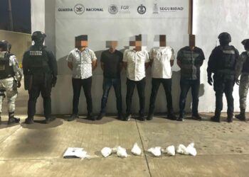 Detienen a 5 civiles, un vehículo y presunta droga en Carrizalejo