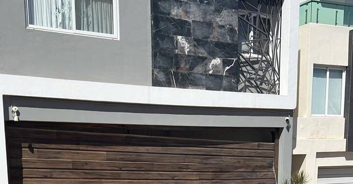 Atacan a balazos y vandalizan dos residencias en Montebello y Cañadas