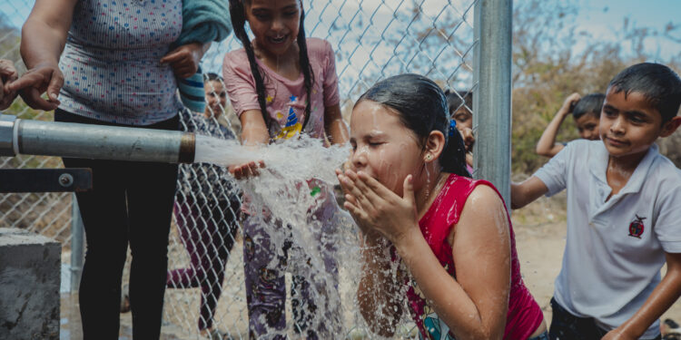 DIF Sinaloa, ¡Lo logramos! “La Cascada” en Mocorito después de 119 años ya tiene agua
