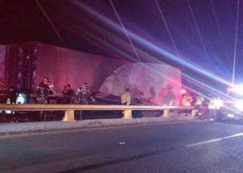 Tres agentes estatales murieron atropellados por un trailer sobre el puente Baluarte