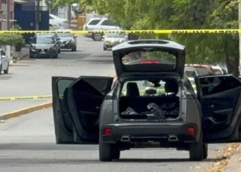 Hallan camioneta con armas, equipo táctico y explosivos en Emiliano Zapata