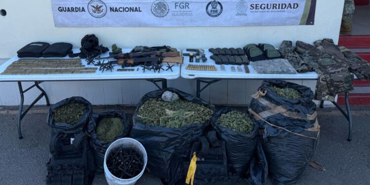 Decomisan vehículos, armas, municiones, drogas y equipo táctico en Cosalá