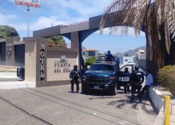 Militares y estatales detienen a 4 presuntos secuestradores y liberan a una víctima en un motel de la salida norte