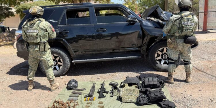 Aseguran un vehículo, armamento, equipo táctico y puntas de acero en Guamúchil