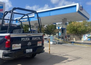 Balean a despachador de gasolina durante un asalto en Villa Universidad