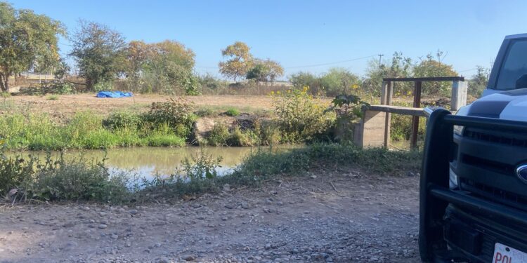 Localizan a un hombre asesinado a balazos en Balbuena, Navolato