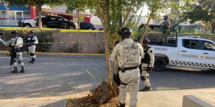 Atacan a balazos a maestro de música para despojarlo de su camioneta