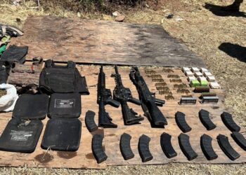 Tras agresión, Grupo Interinstitucional asegura armas, cargadores, cartuchos, equipo táctico y presunta droga en Concordia