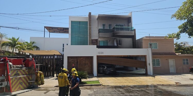 Atentado a balazos deja dos abogados y un cliente sin vida en la Miguel Hidalgo