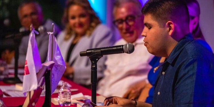 Especialistas y el amor familiar, concurren en el tratamiento al Autismo en Sinaloa, dice el Gobernador Rocha Moya