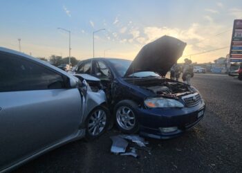 Chocan dos autos Toyota sobre “La Costerita”; siete personas resultan heridas