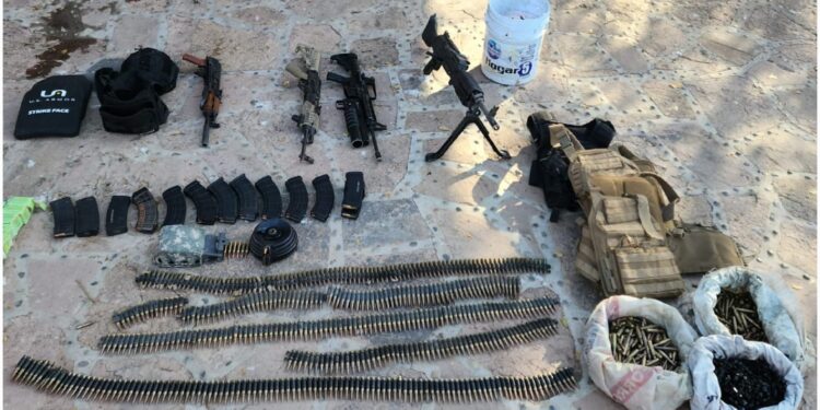 Militares aseguran vehículos, armas y municiones tras agresión en Culiacán