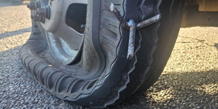 Lanzan ponchallantas en varios sectores de Culiacán y dañan vehículos