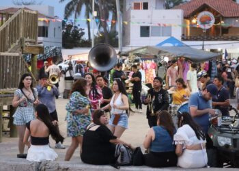 Altata tiene este domingo su cuarto día de fiesta y malecón repleto