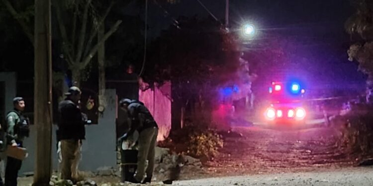 Localizan a dos hombres asesinados a balazos
