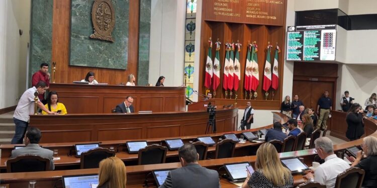 Hasta con 22 años de prisión se castigará a quienes utilicen a menores de edad como “halcones” en Sinaloa