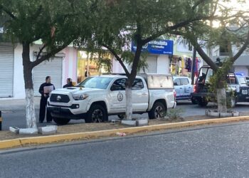 Tras cometer el doble homicidio, sicarios abandonan su automóvil y despojan un Honda Accord