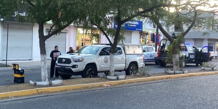 Tras cometer el doble homicidio, sicarios abandonan su automóvil y despojan un Honda Accord